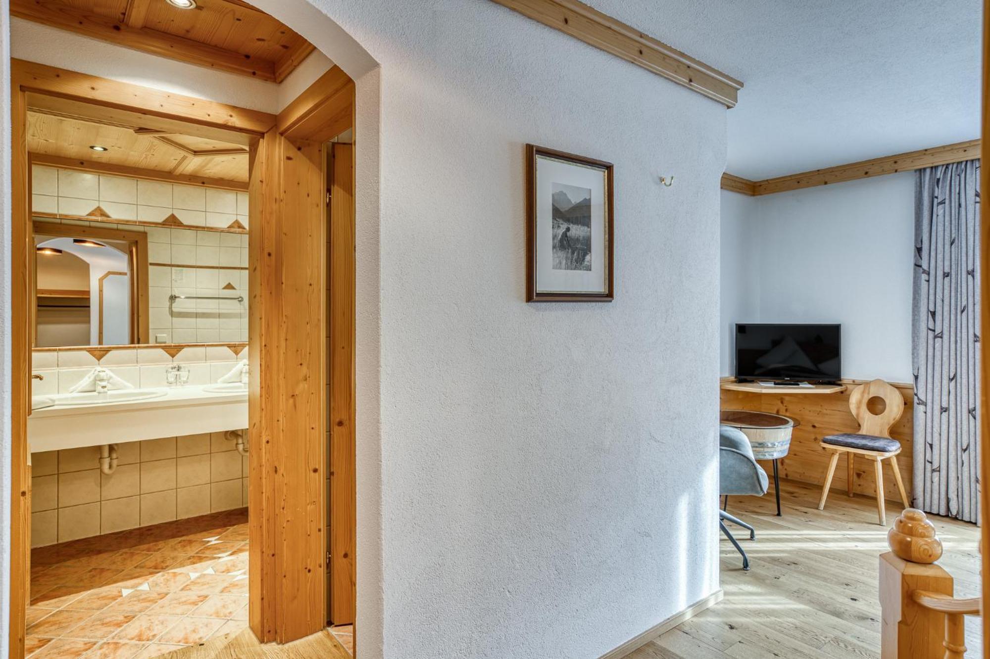 Hotel Alpenstolz Mieders Room photo
