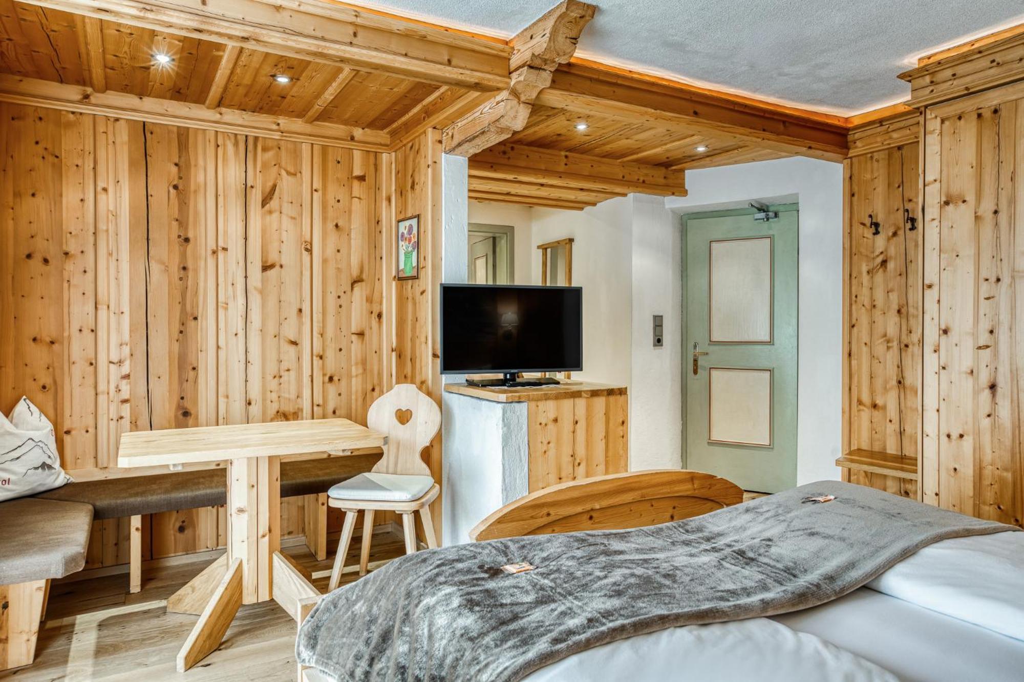 Hotel Alpenstolz Mieders Room photo